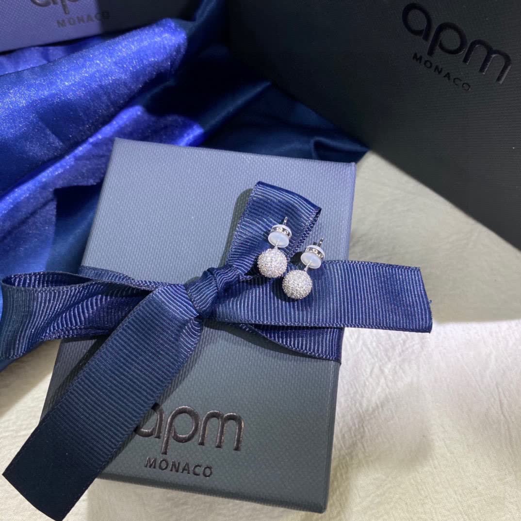 APM Monaco Elegant Diamond Stud Earrings